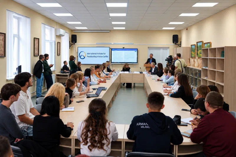 University leaders, academics, students, and IIPAC gathered around the seminar table at Bohdan Khmelnytsky National University of Cherkasy.